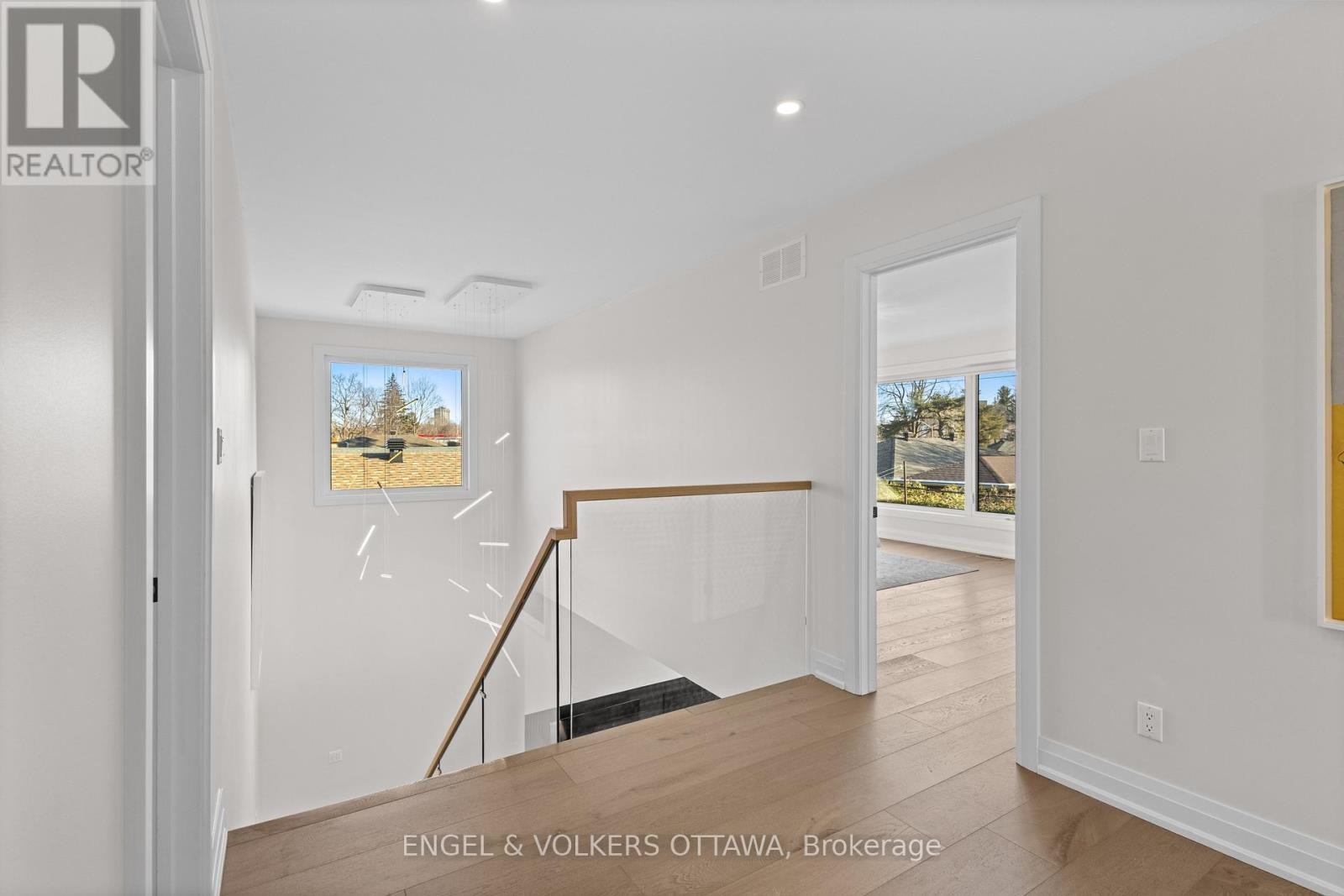 736 Sherbourne Road, Ottawa, ON