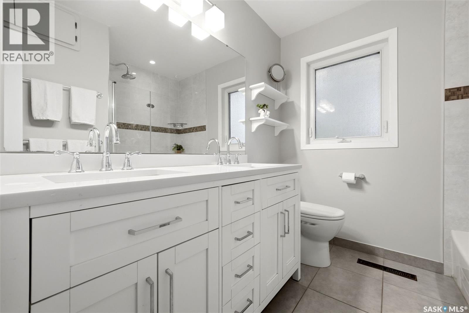 81 Dolphin Bay, Regina, SK