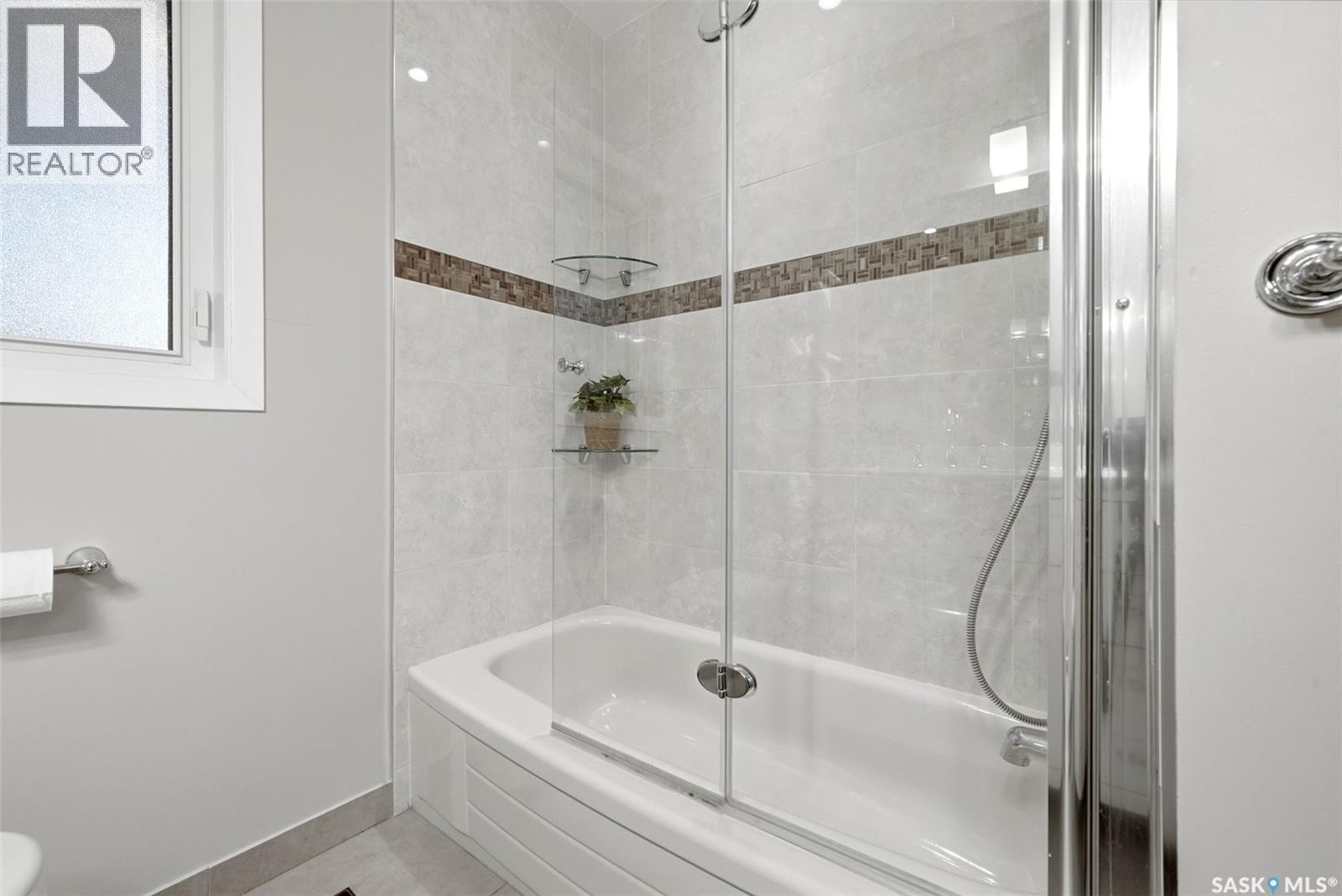 81 Dolphin Bay, Regina, SK