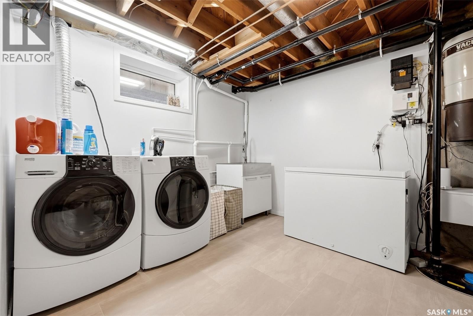 81 Dolphin Bay, Regina, SK