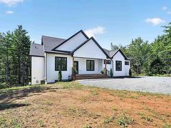 524 & 526 Perrin Drive Fall River, NS B2T 1X8