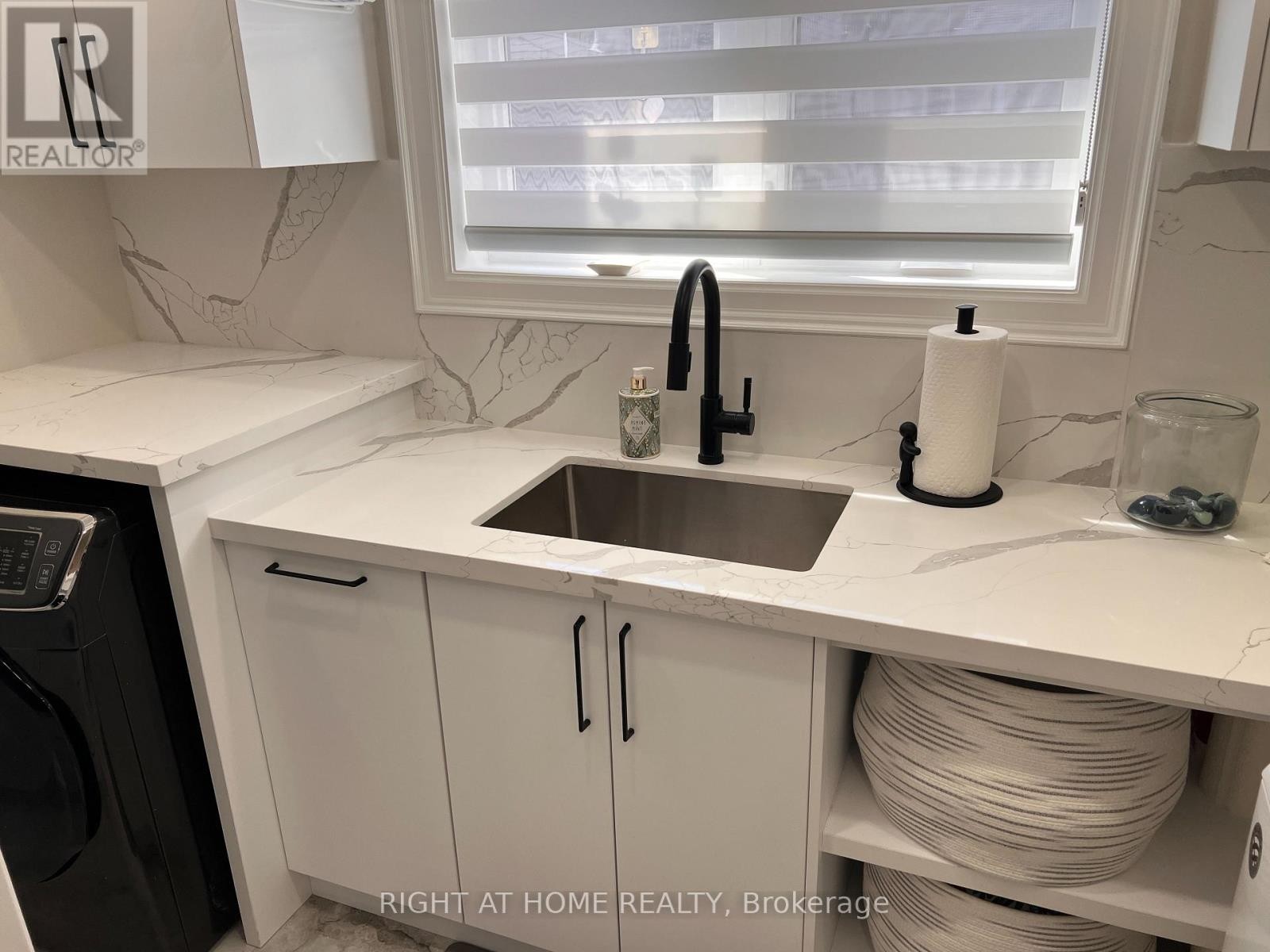 Main floor laundry - 1916 Pagehurst Court, Mississauga, ON