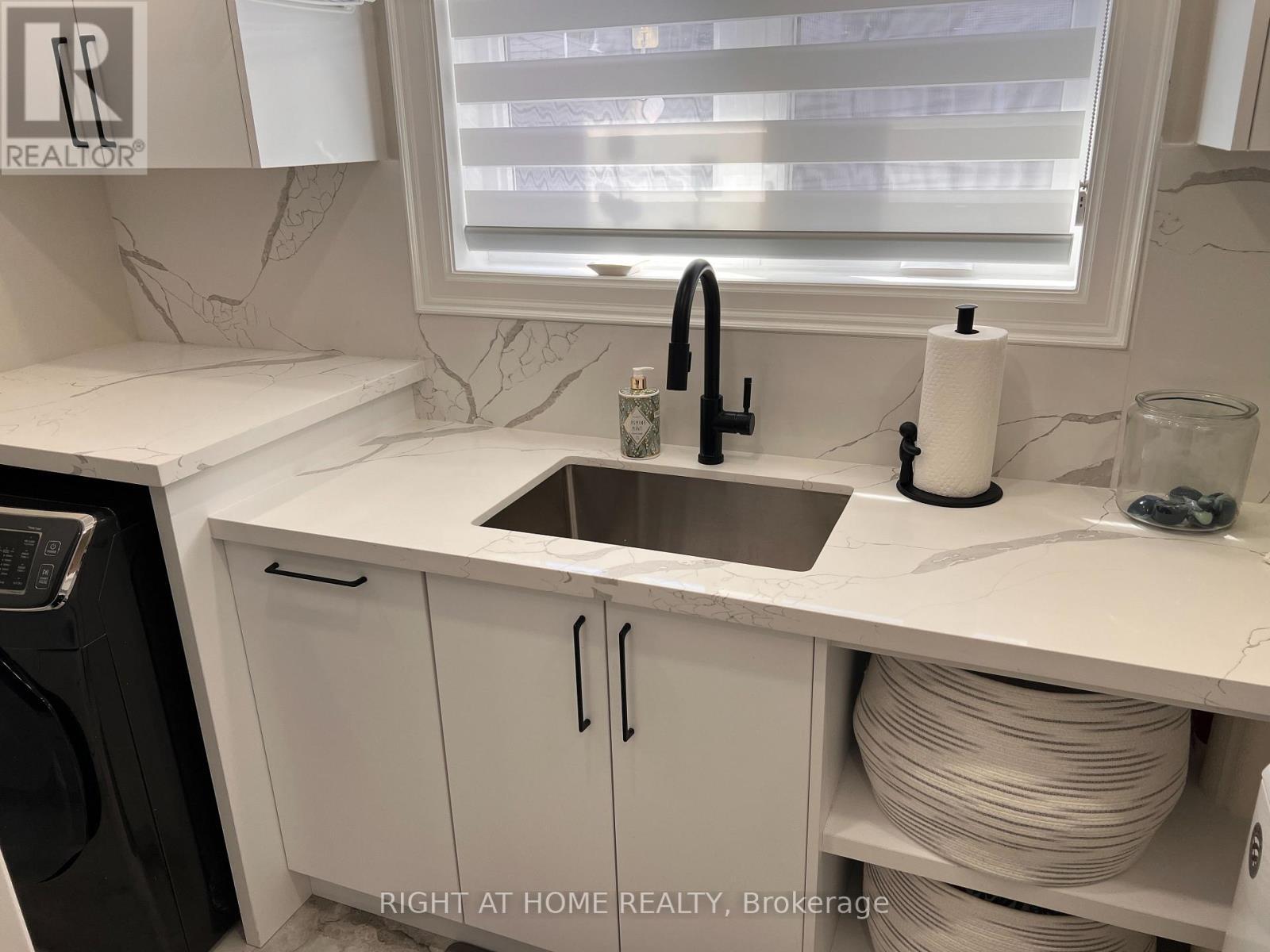 Main floor laundry - 1916 Pagehurst Court, Mississauga, ON