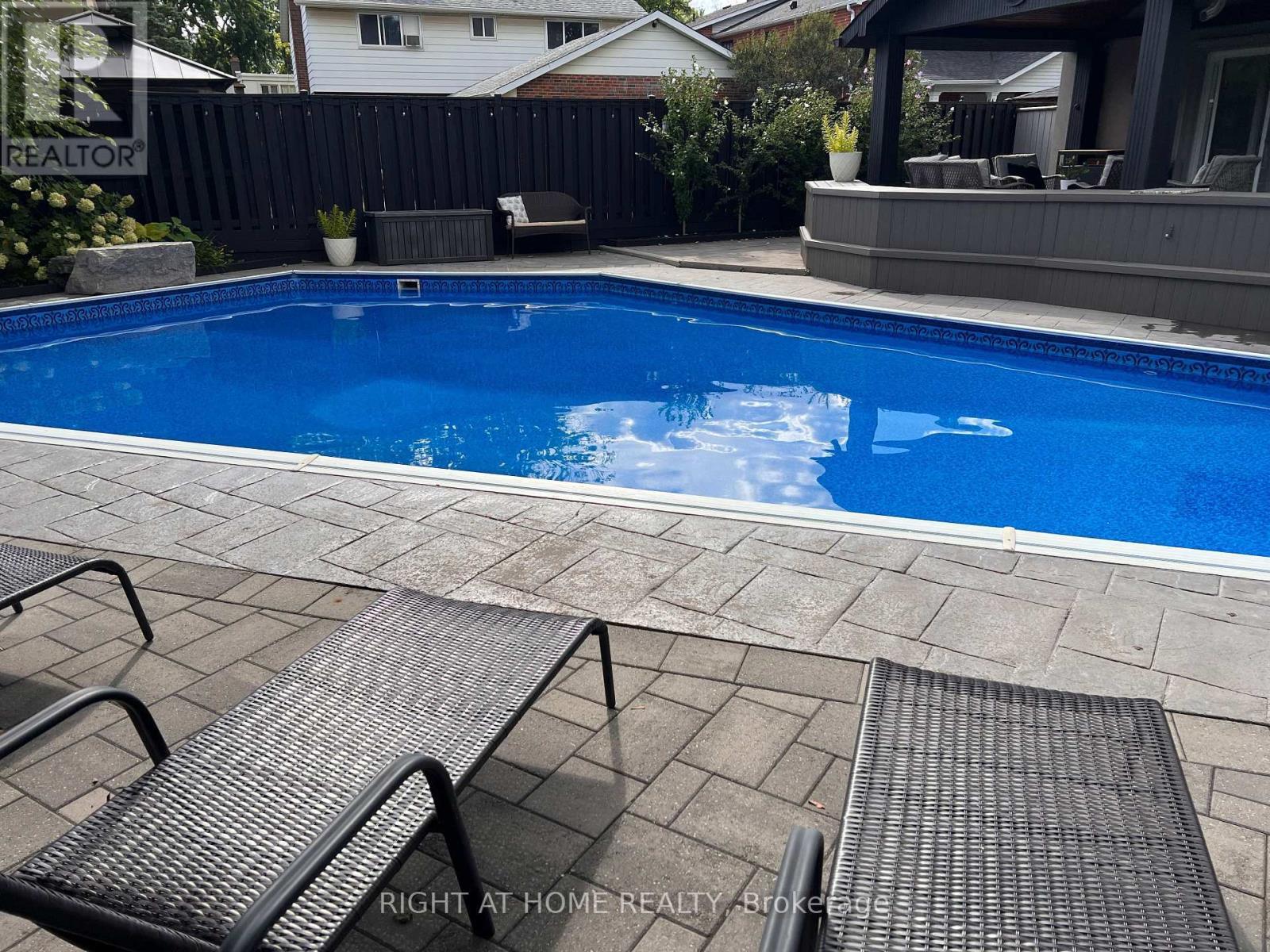1916 Pagehurst Court, Mississauga, ON