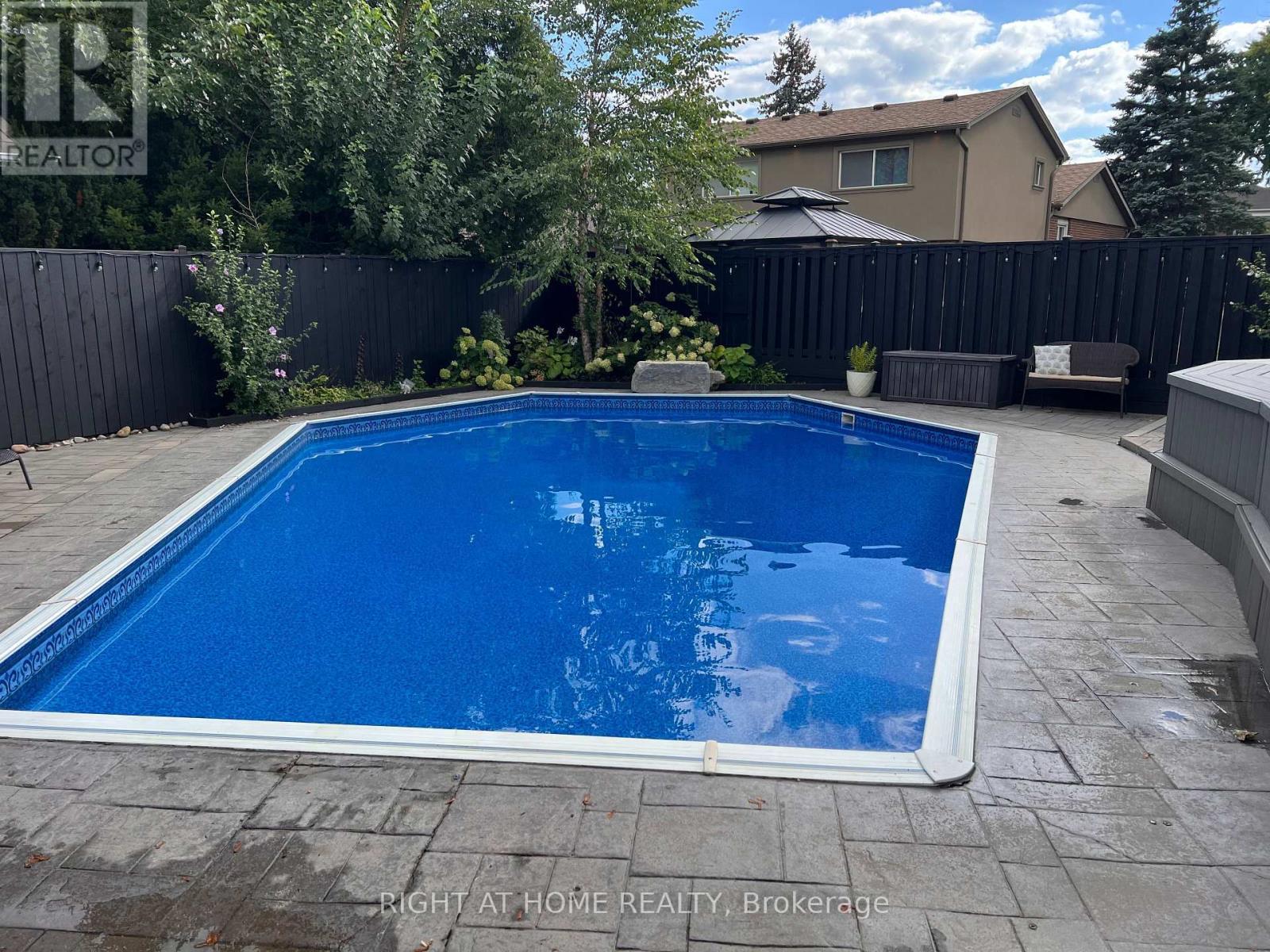 1916 Pagehurst Court, Mississauga, ON