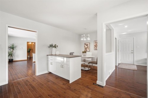 Breakfast Nook - 329 Moray Street, Winnipeg, MB 