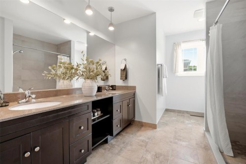 4 Pc Main Bath - 329 Moray Street, Winnipeg, MB 