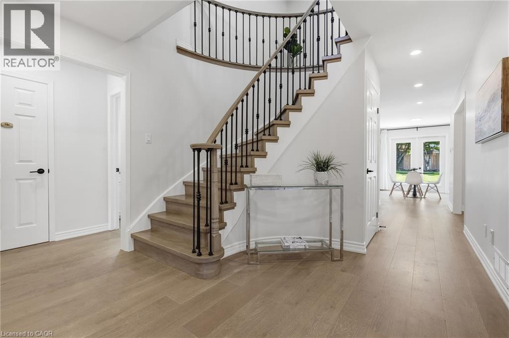 551 Deerhurst Drive, Burlington, ON