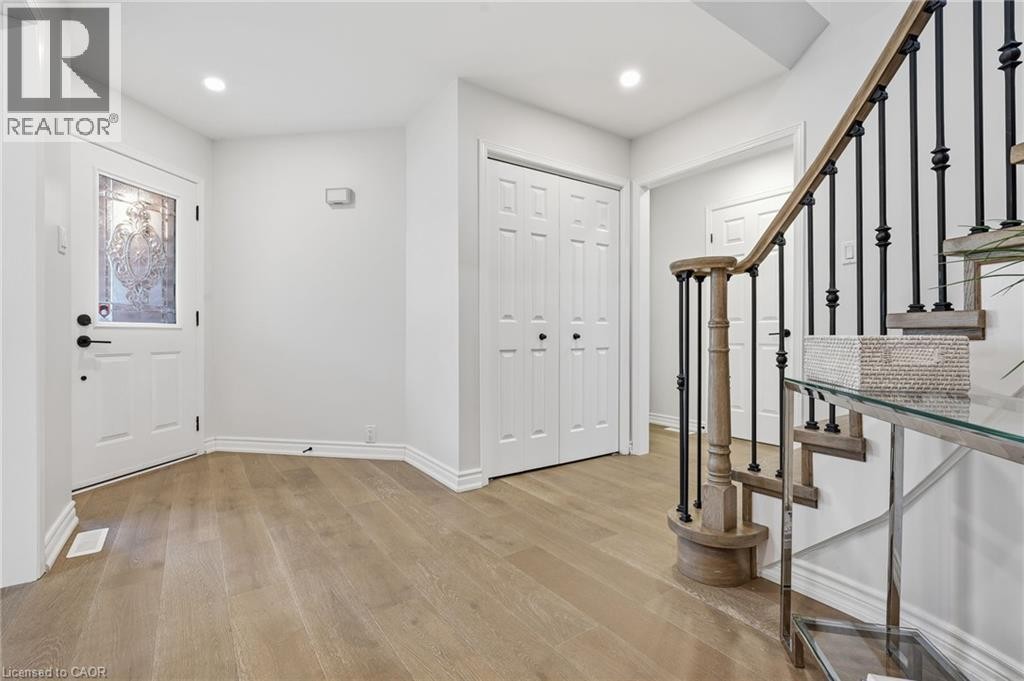 551 Deerhurst Drive, Burlington, ON