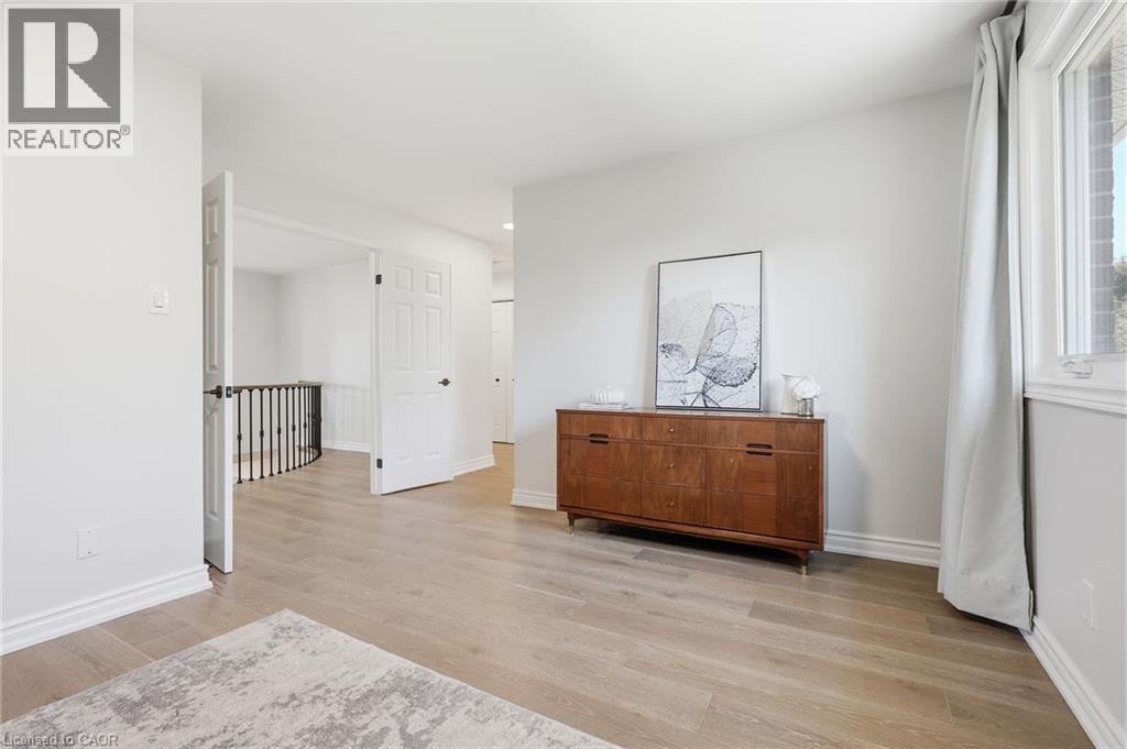 551 Deerhurst Drive, Burlington, ON