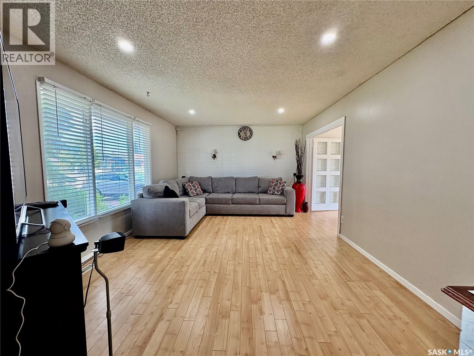 10 Mackie Crescent, Saskatoon, SK