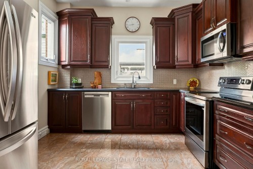 24 Fairleigh Crescent, Hamilton, ON 