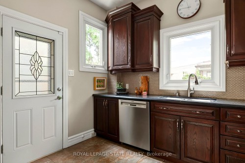 24 Fairleigh Crescent, Hamilton, ON 