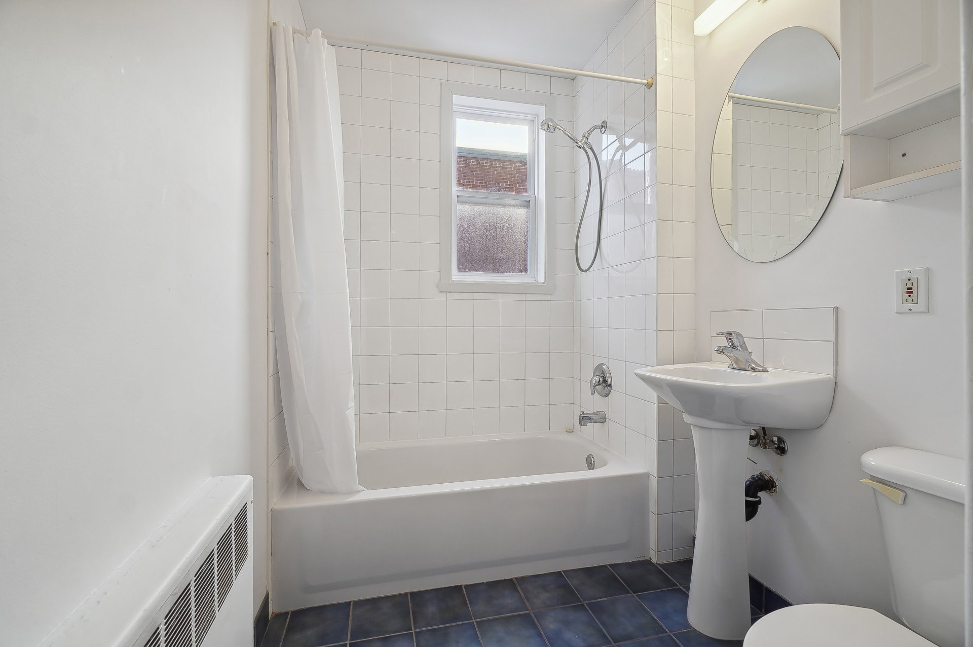 Bathroom - 12-5873 Av. Decelles, Montréal (Côte-Des-Neiges/Notre-Dame-De-Grâce), QC