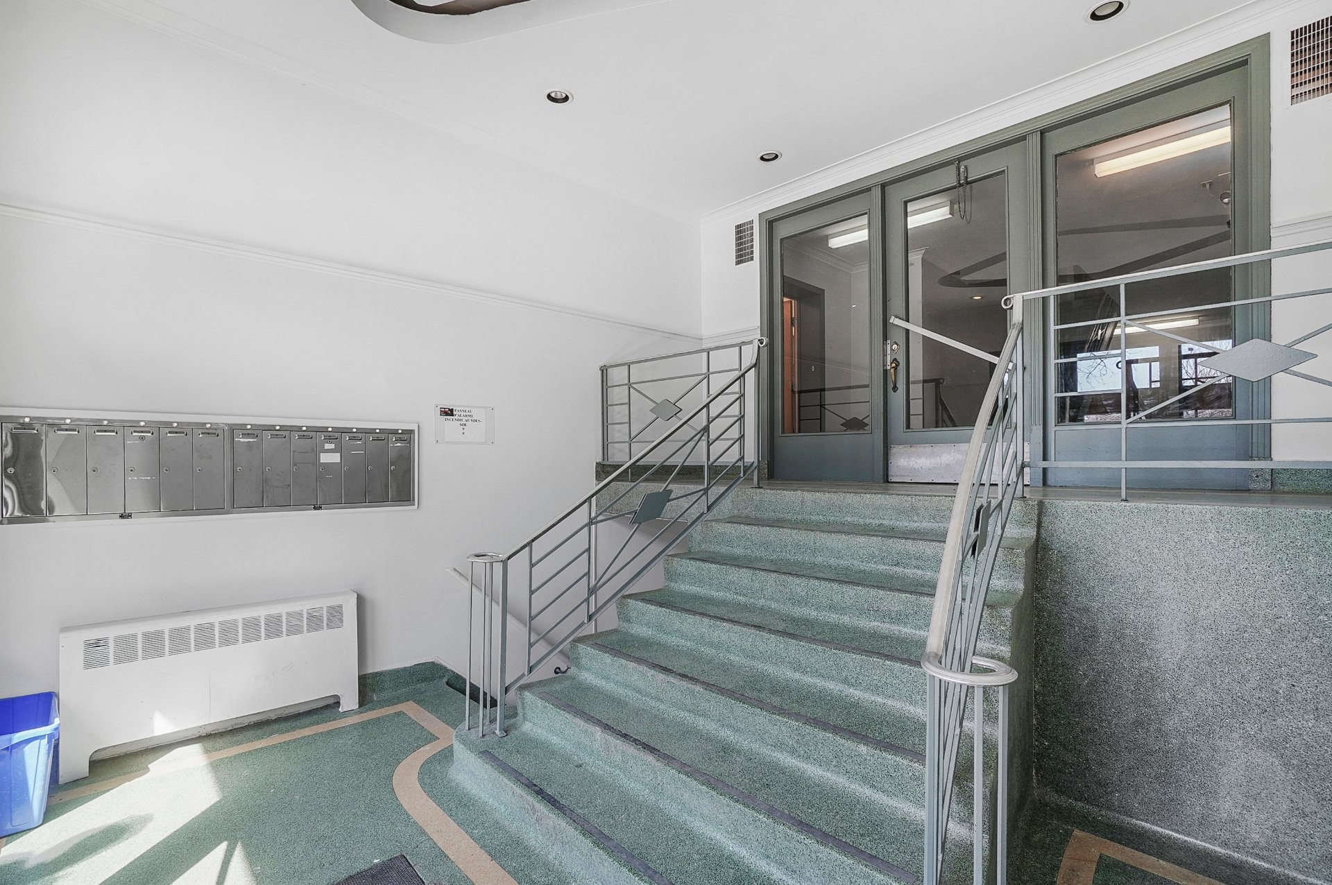 Mud Room - 12-5873 Av. Decelles, Montréal (Côte-Des-Neiges/Notre-Dame-De-Grâce), QC