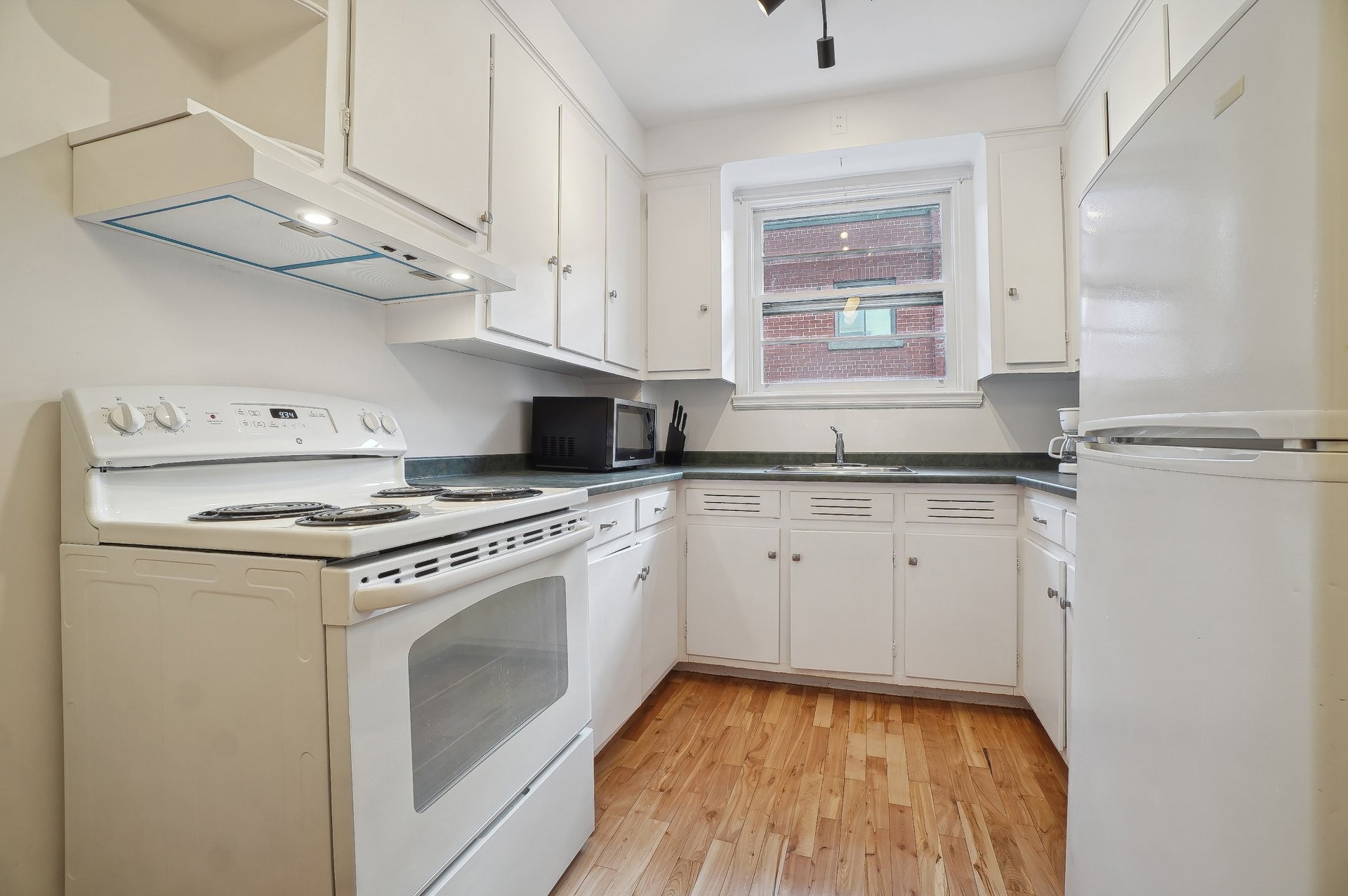 Kitchen - 12-5873 Av. Decelles, Montréal (Côte-Des-Neiges/Notre-Dame-De-Grâce), QC