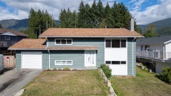 435 CEDAR Cres Gold River, BC V0P 1G0