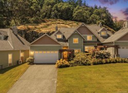 #122-945 Bear Mountain Pkwy Langford, BC V9B 6T1