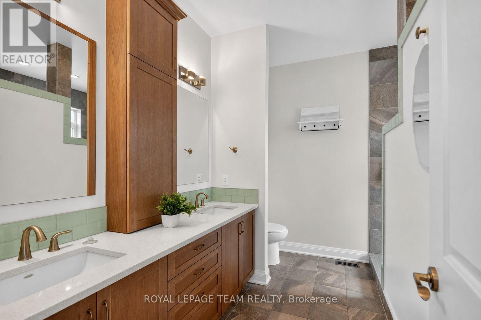 1801 Cedarlakes Way, Ottawa, ON