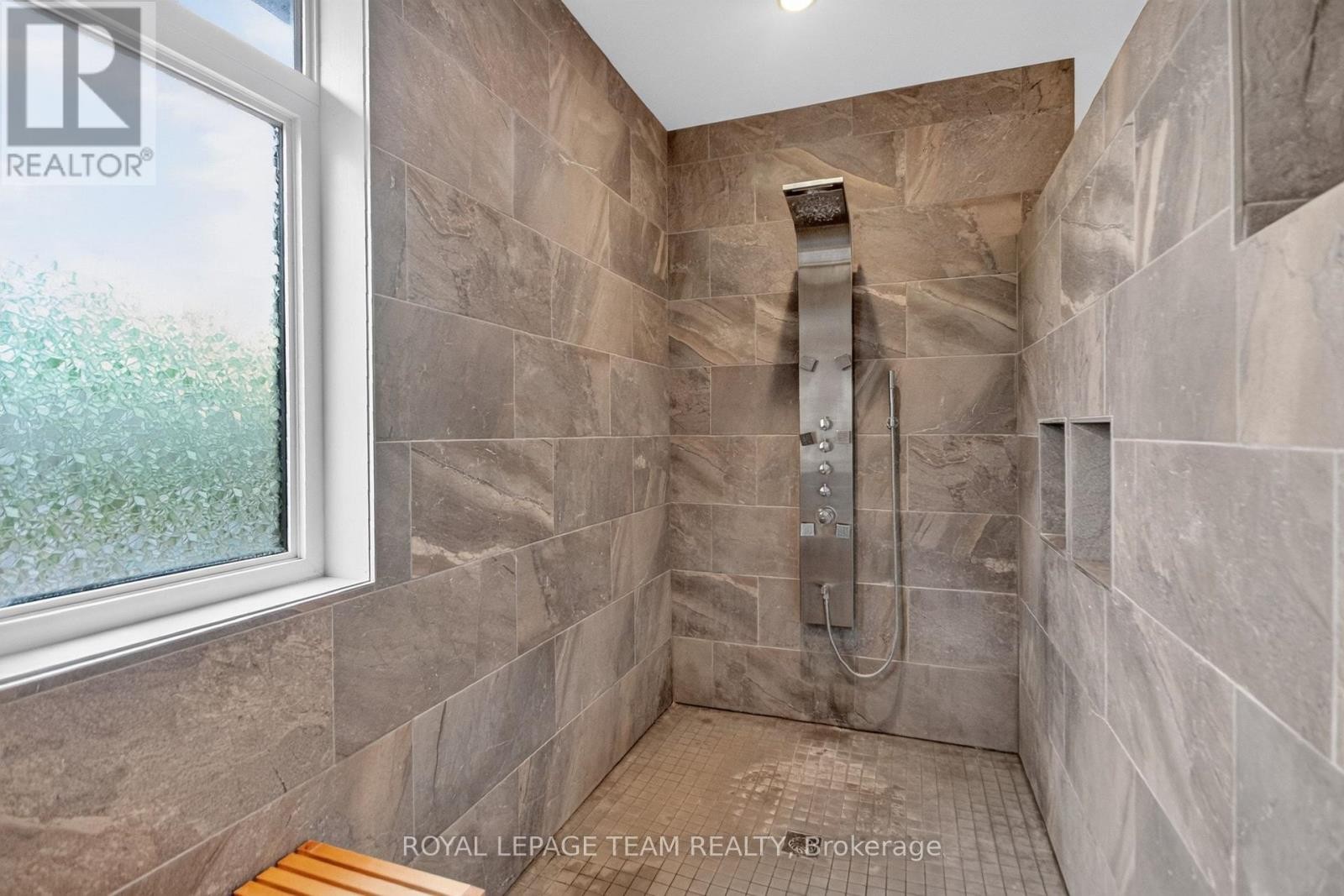 1801 Cedarlakes Way, Ottawa, ON