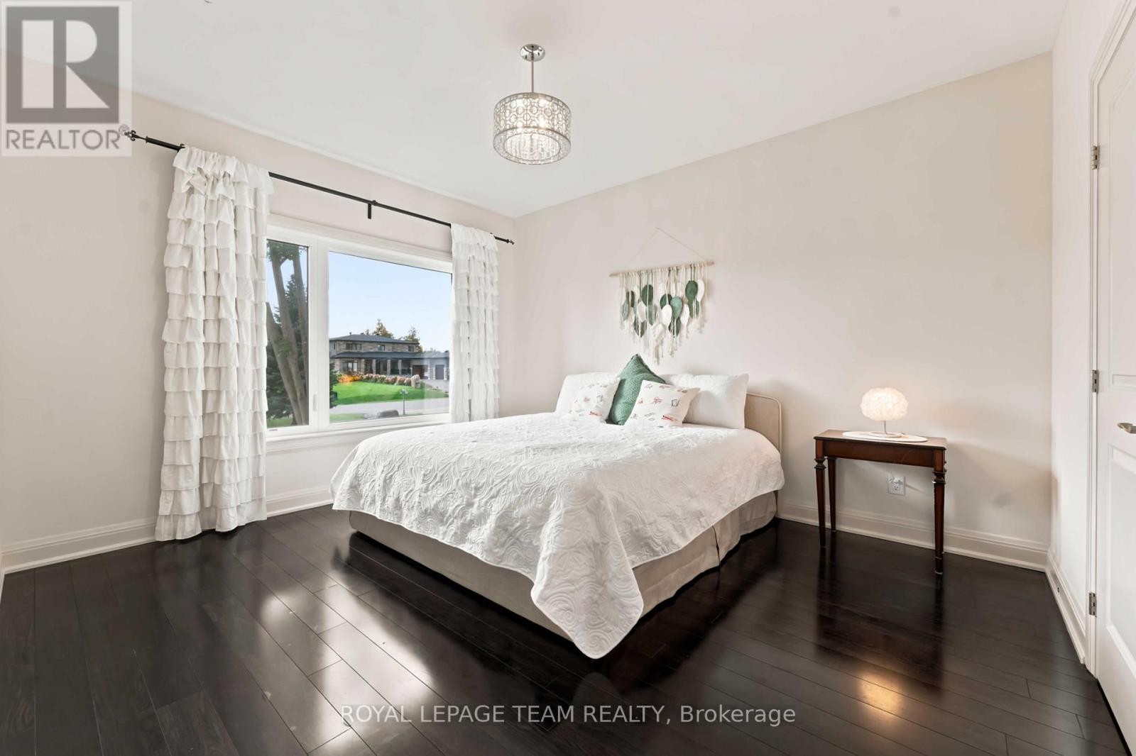 1801 Cedarlakes Way, Ottawa, ON