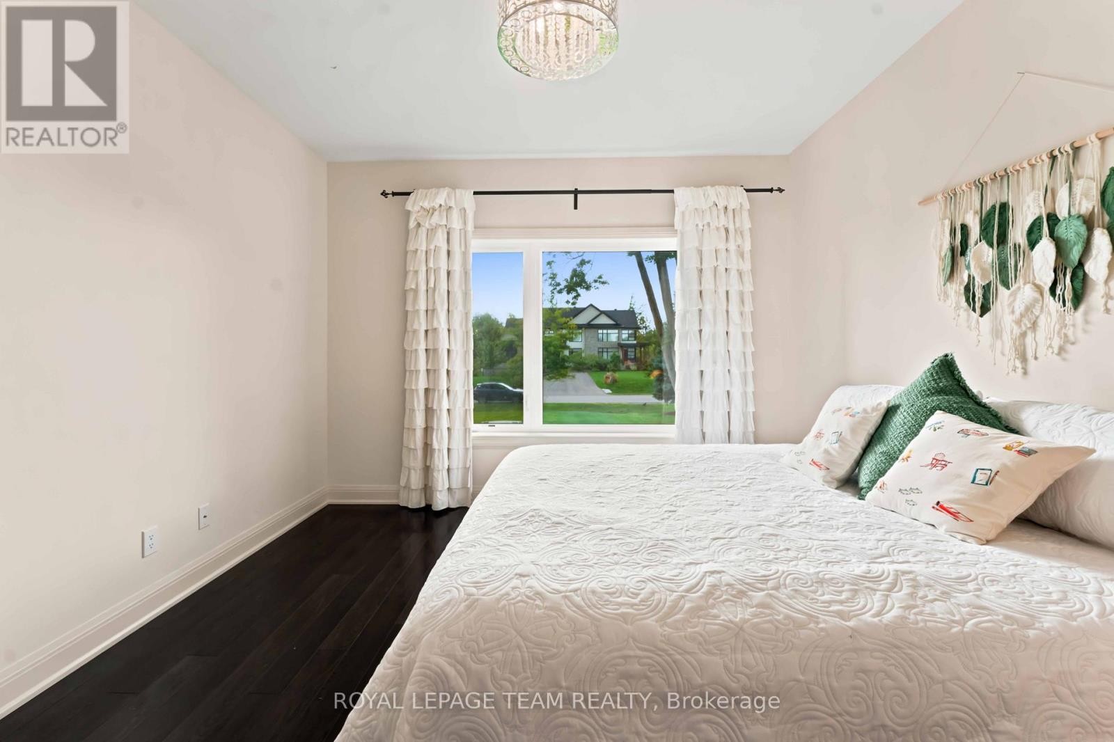 1801 Cedarlakes Way, Ottawa, ON