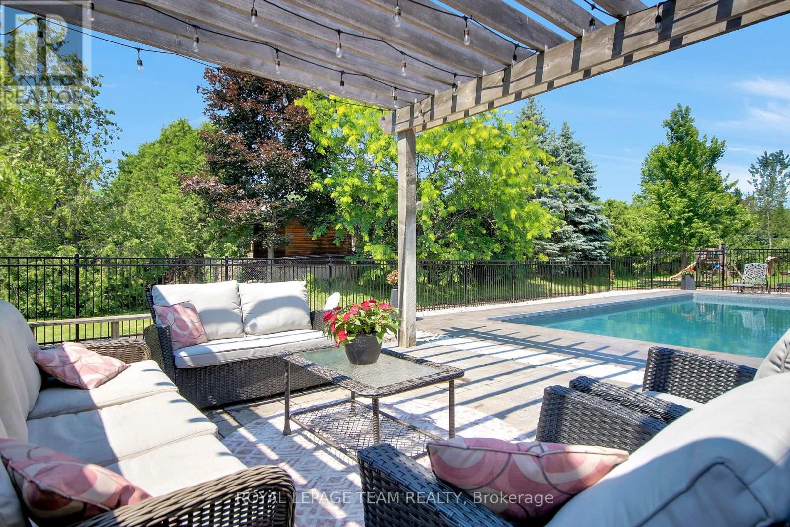 1801 Cedarlakes Way, Ottawa, ON