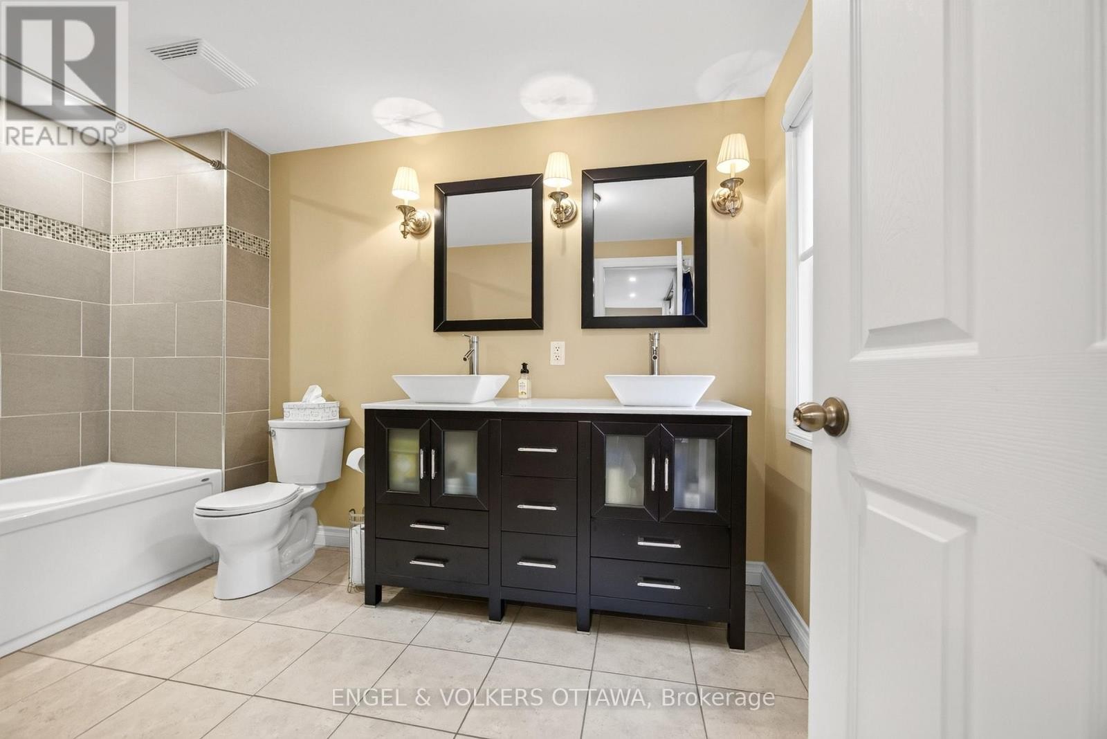 533 Hilson Avenue, Ottawa, ON