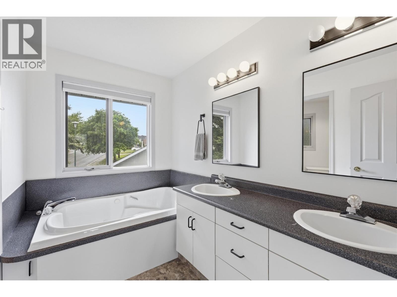 611 Robson Drive, Kamloops, BC