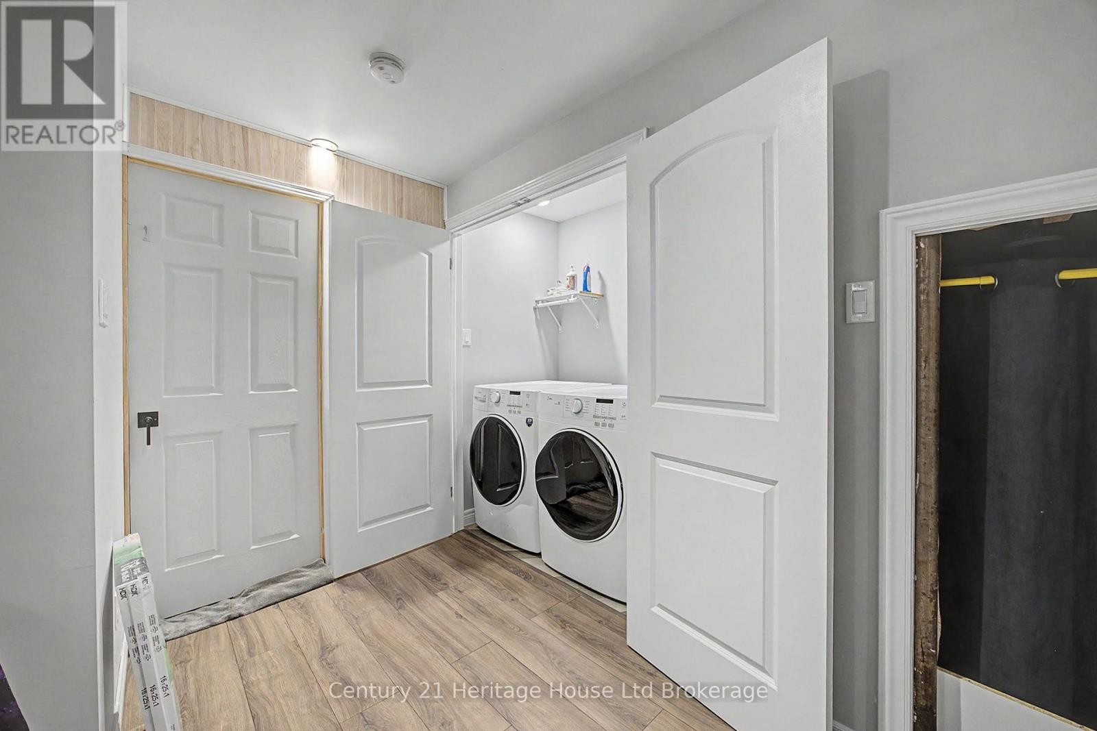 Lower Level Laundry - 128 King Hiram Street, Ingersoll (Ingersoll - North), ON