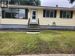 306 3rd AVENUE W Leader, SK S0N 1H0