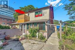 18 1/2 BELLEVUE AVENUE Toronto, ON M5T 2N4