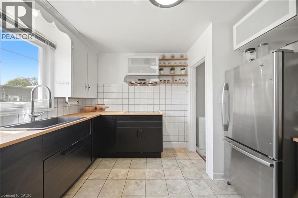 94 Clarendon Avenue, Hamilton, ON