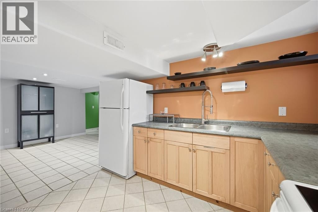 94 Clarendon Avenue, Hamilton, ON