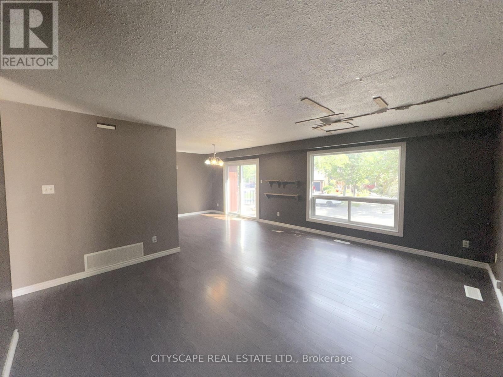 Family Room - 6087 Featherhead Crescent, Mississauga, ON