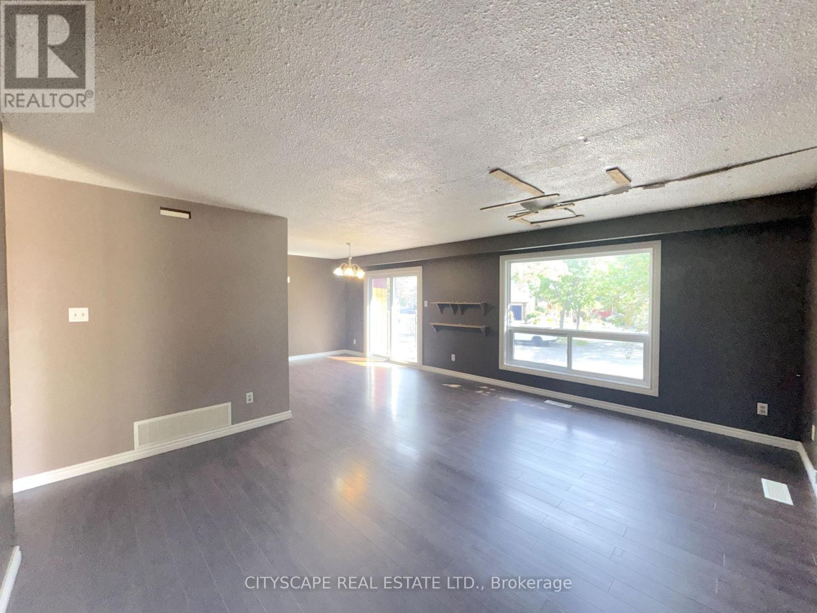 Family Room - 6087 Featherhead Crescent, Mississauga, ON