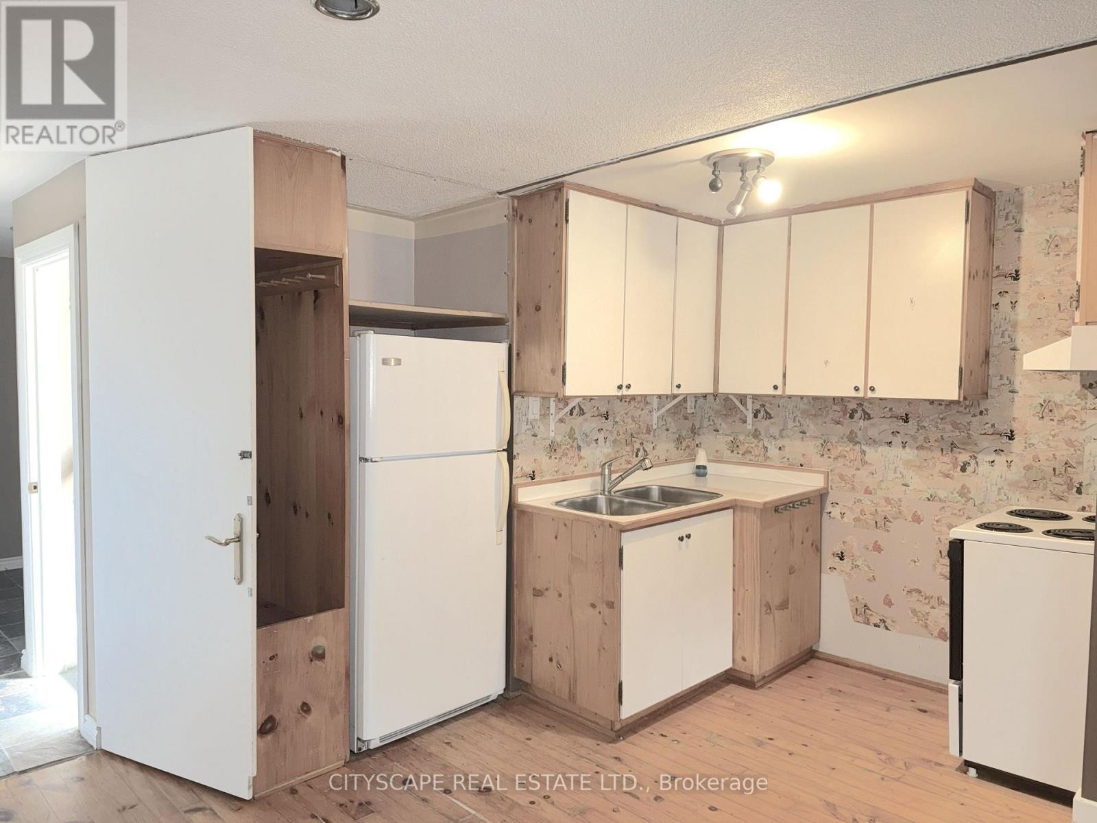 Basement Kitchen - 6087 Featherhead Crescent, Mississauga, ON