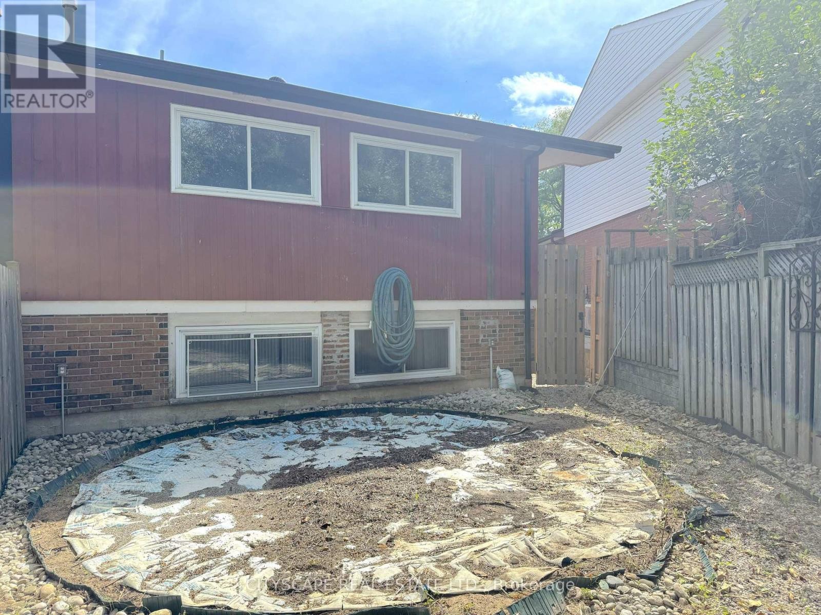Rear view. - 6087 Featherhead Crescent, Mississauga, ON