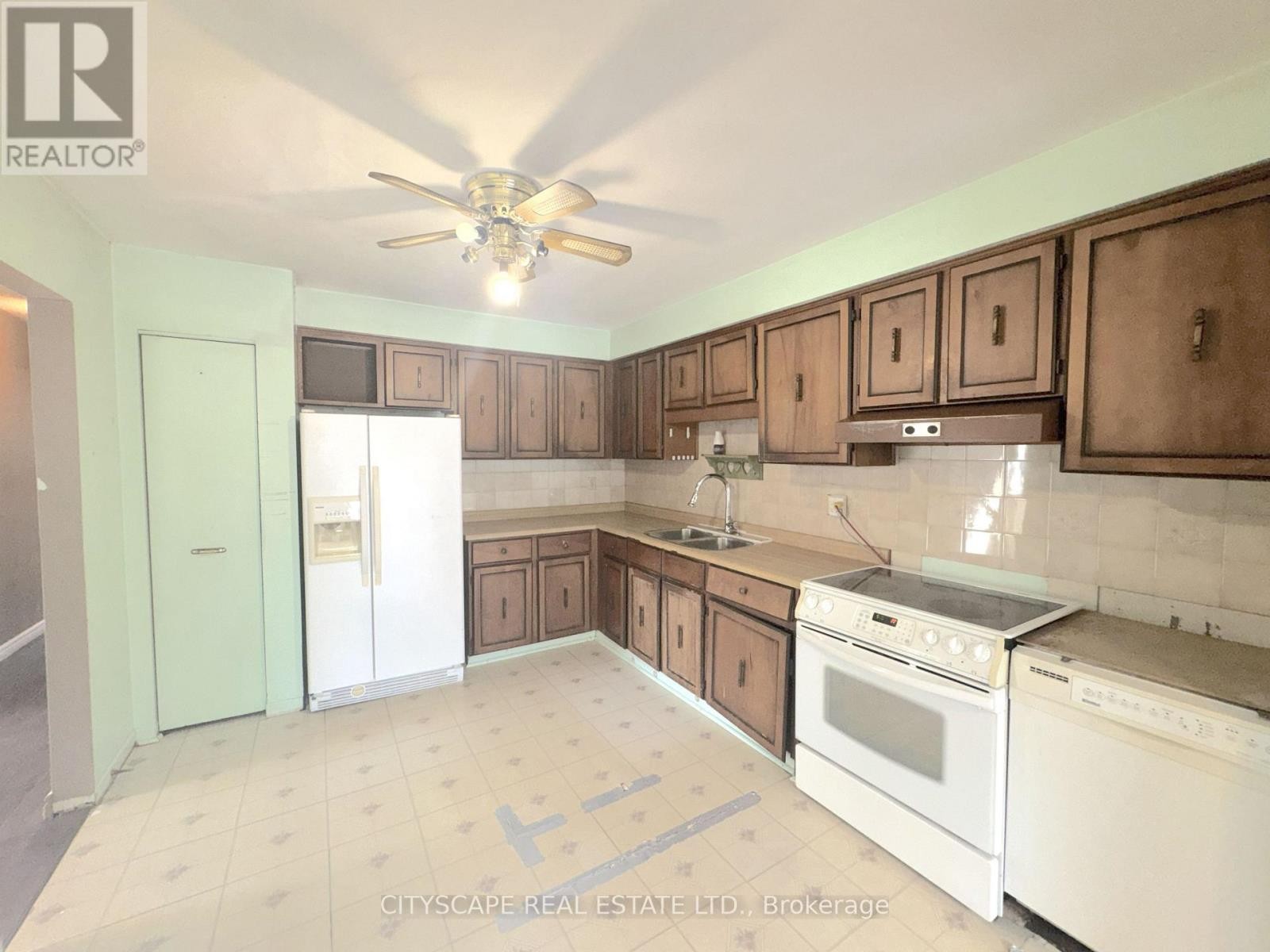 Kitchen - 6087 Featherhead Crescent, Mississauga, ON