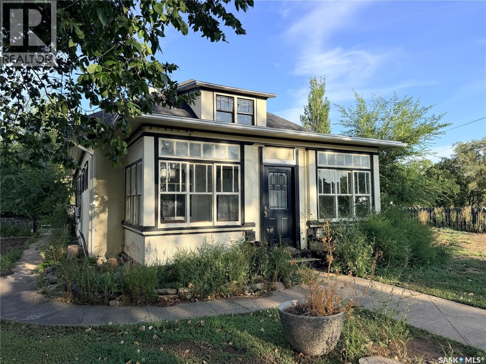 12 3Rd Street E, Willow Bunch, SK