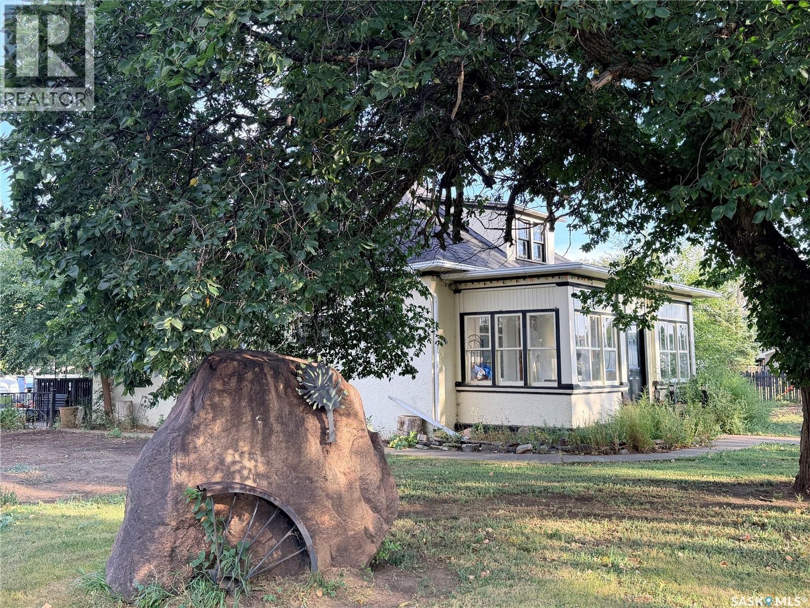 12 3Rd Street E, Willow Bunch, SK