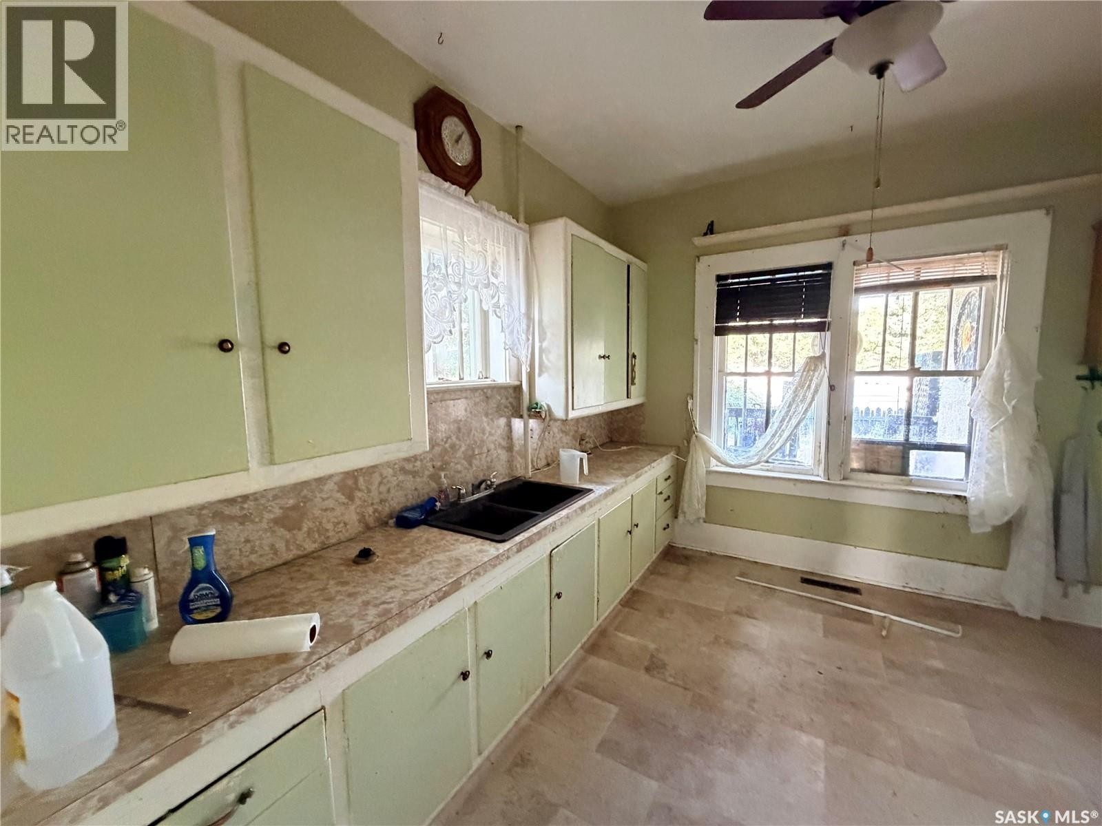 12 3Rd Street E, Willow Bunch, SK
