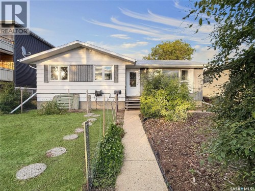 33 7th AVENUE NE  Swift Current, SK S9H 2N2