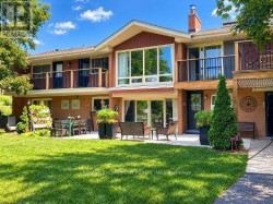 81 THOMSON DRIVE  Hamilton, ON L8B 0G5