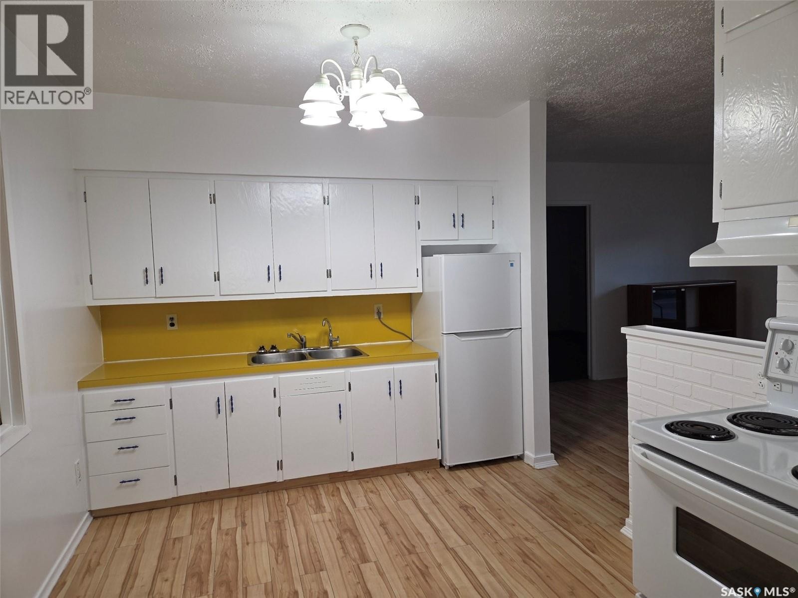 100 3Rd Avenue N, Middle Lake, SK