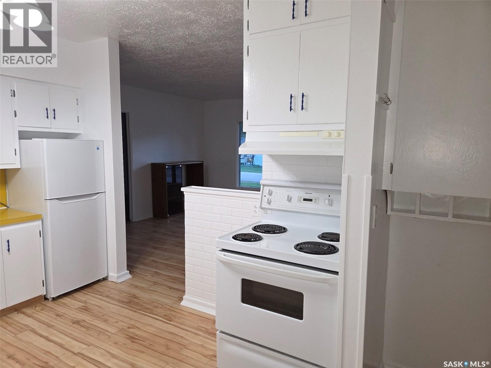 100 3Rd Avenue N, Middle Lake, SK