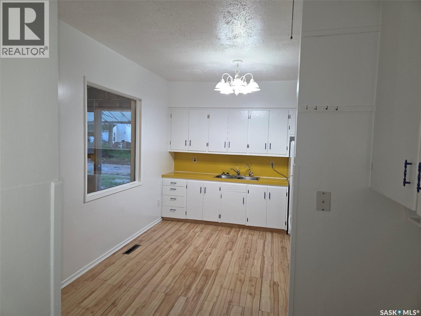 100 3Rd Avenue N, Middle Lake, SK