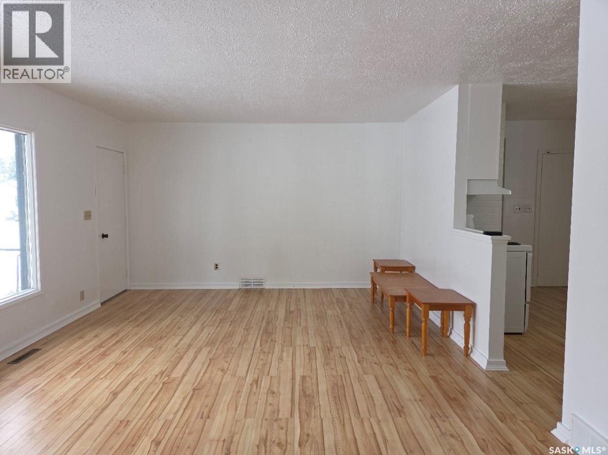 100 3Rd Avenue N, Middle Lake, SK