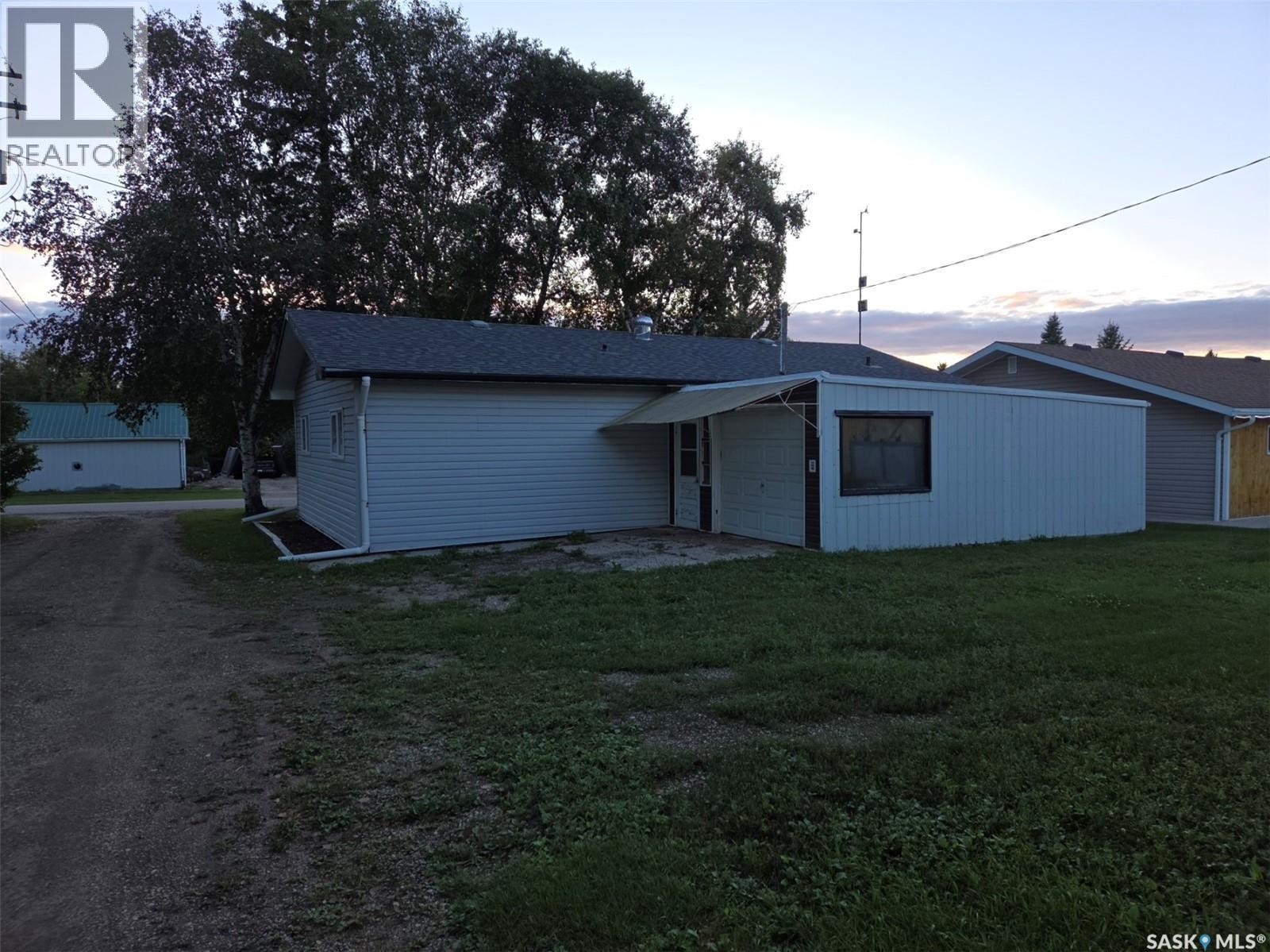 100 3Rd Avenue N, Middle Lake, SK