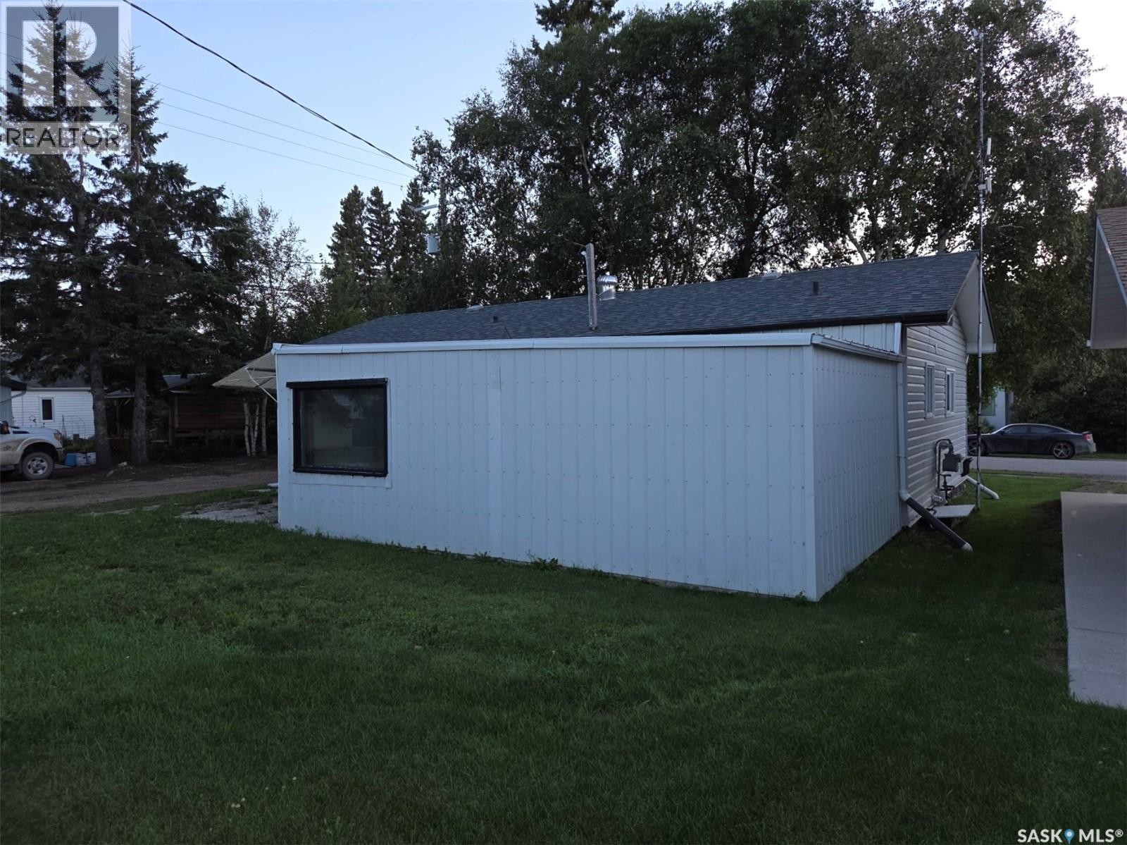 100 3Rd Avenue N, Middle Lake, SK